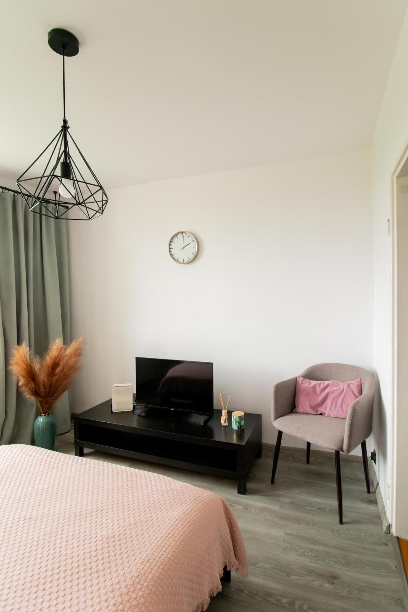 Piotrapartments - Daleka Cozy Train&Airport Apartment Varsó Kültér fotó