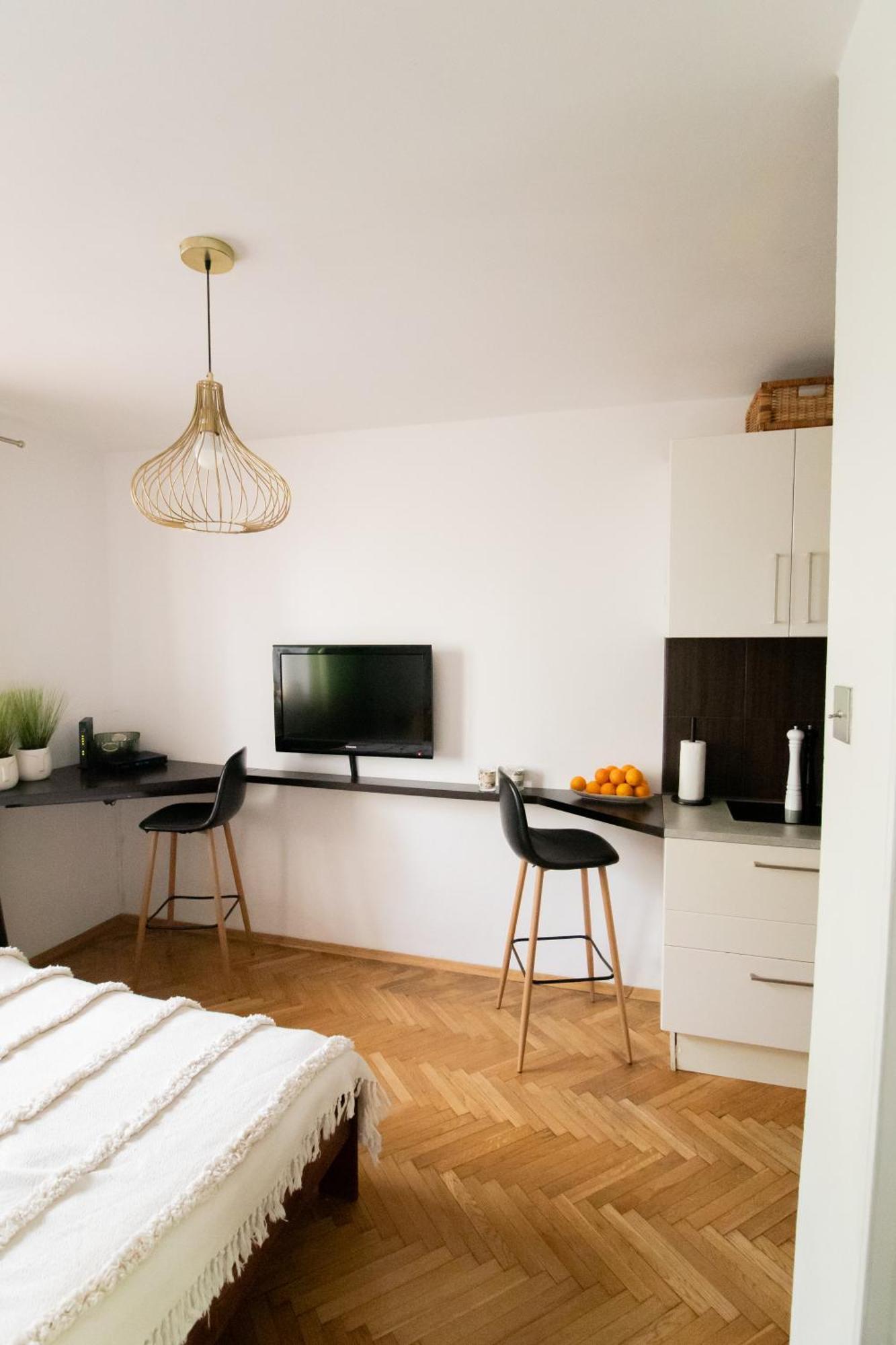 Piotrapartments - Daleka Cozy Train&Airport Apartment Varsó Kültér fotó