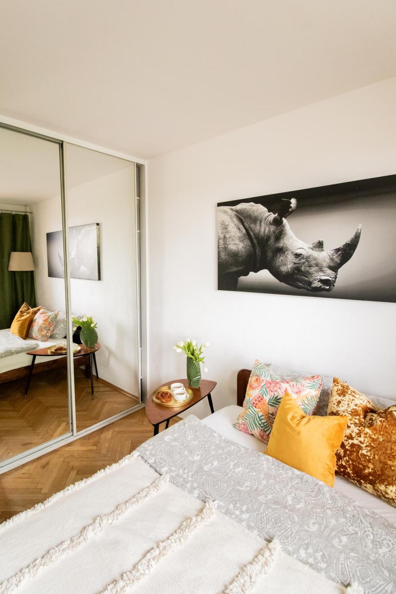 Piotrapartments - Daleka Cozy Train&Airport Apartment Varsó Kültér fotó