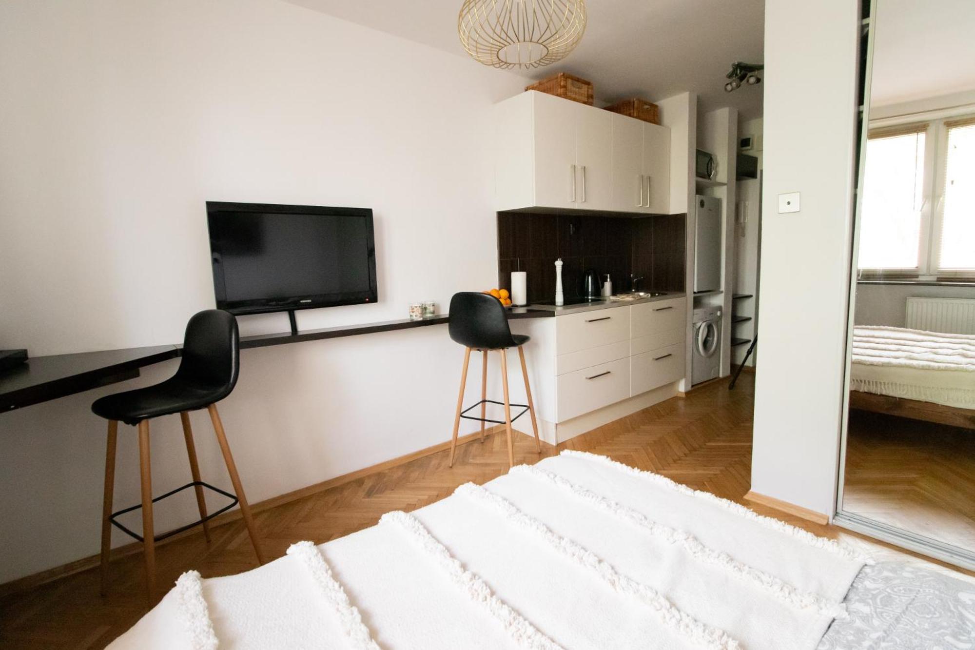 Piotrapartments - Daleka Cozy Train&Airport Apartment Varsó Kültér fotó