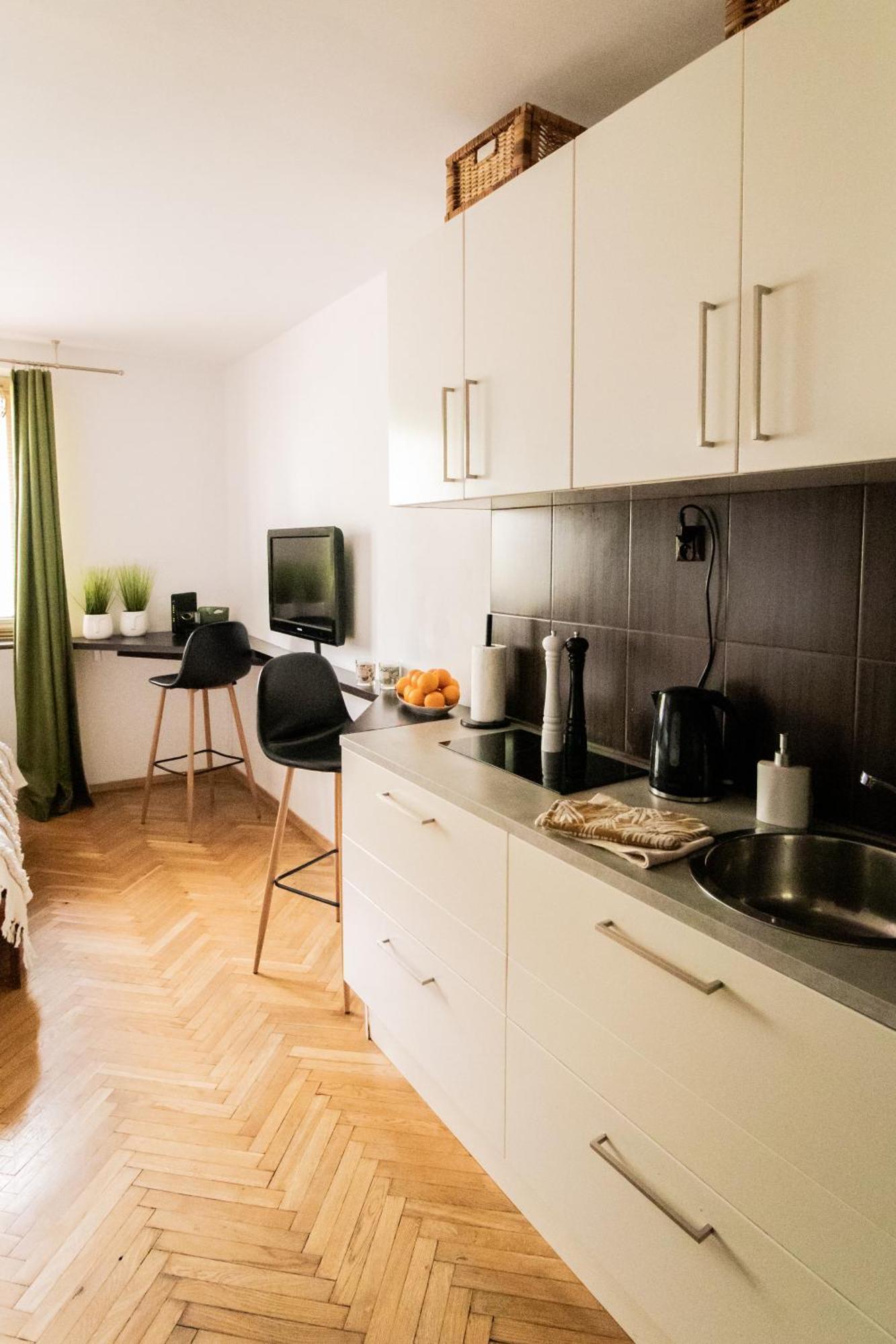 Piotrapartments - Daleka Cozy Train&Airport Apartment Varsó Kültér fotó