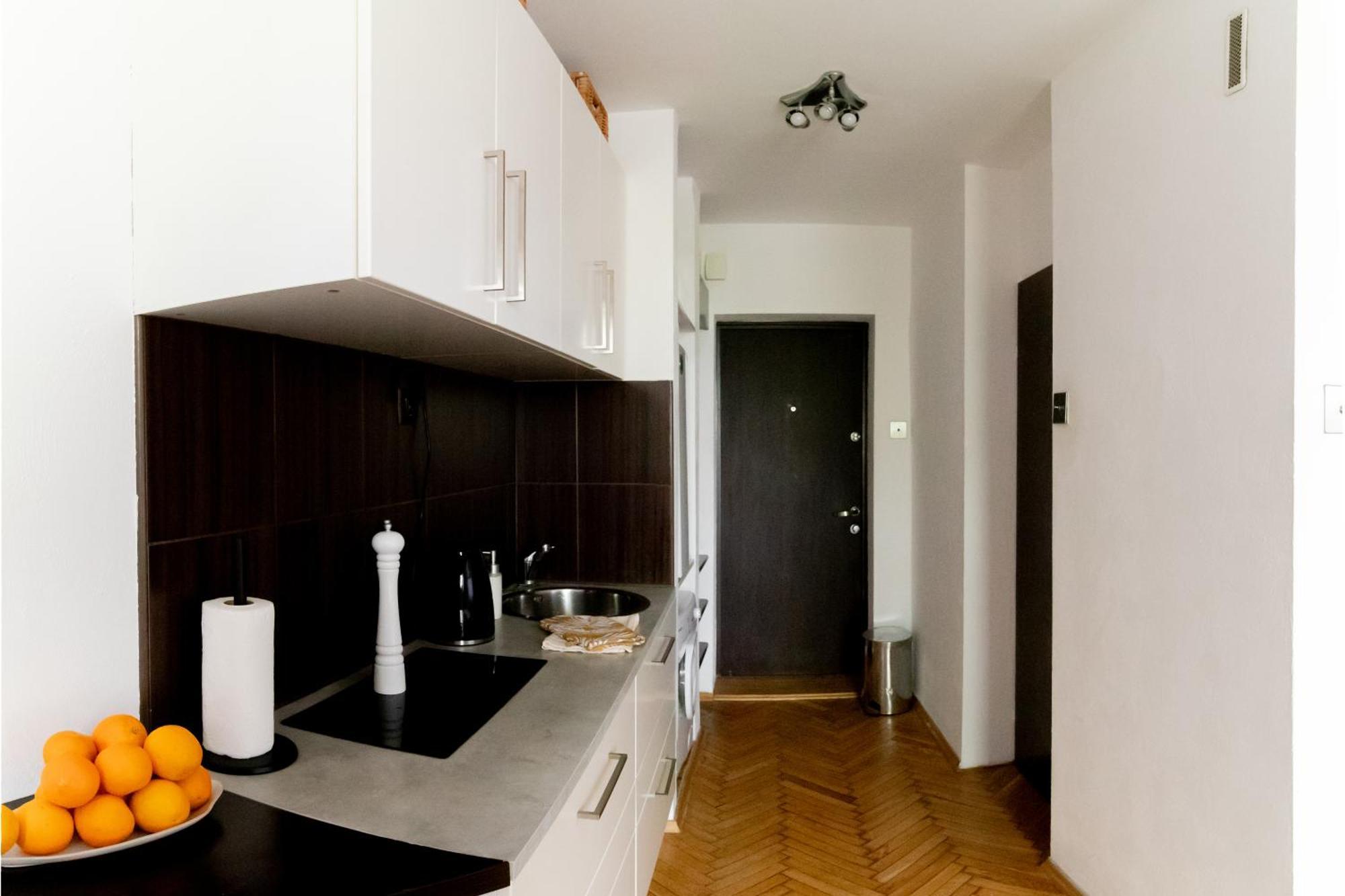 Piotrapartments - Daleka Cozy Train&Airport Apartment Varsó Kültér fotó
